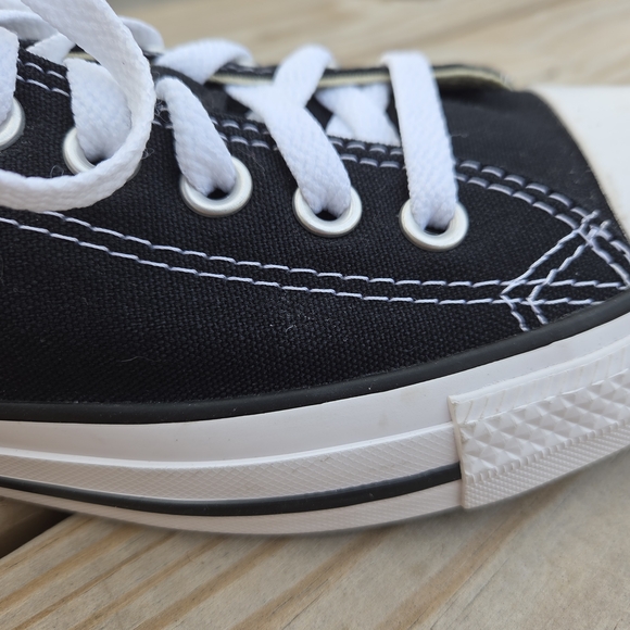 Men's Lowtop Converse Black and White Size 8.5 - Picture 11 of 13